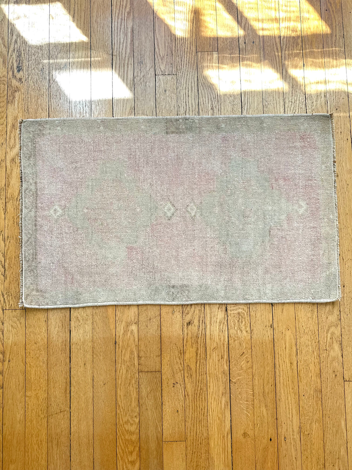 Vintage Turkish Oushak Rug - Neutral & Pink