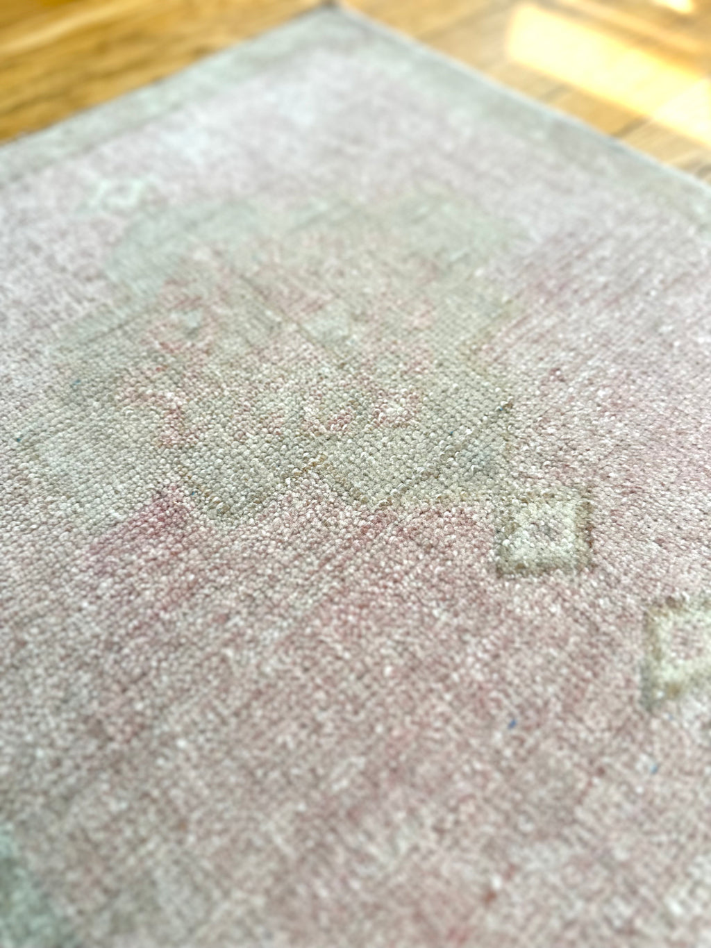 Vintage Turkish Oushak Rug - Neutral & Pink