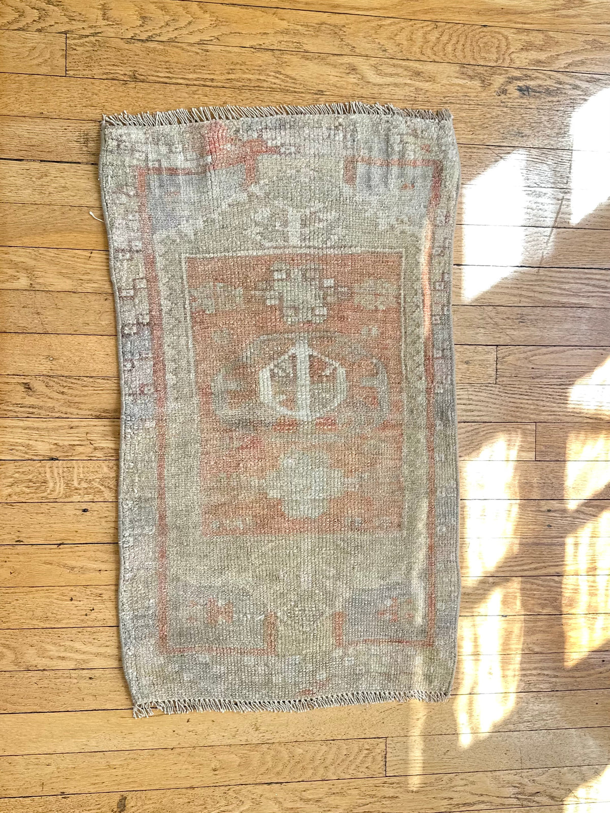 Vintage Turkish Oushak Rug - Neutral & Rust