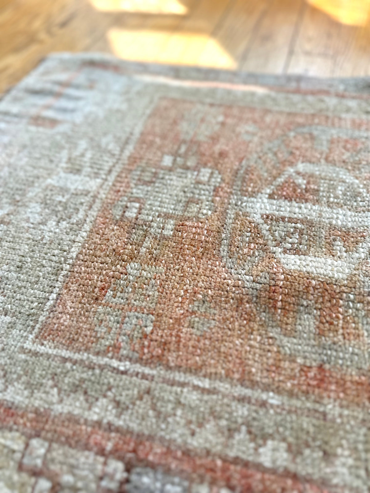 Vintage Turkish Oushak Rug - Neutral & Rust